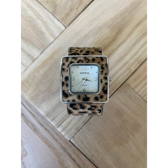 Rare Y2k Geneva Analog Cuff Band Cheetah Print Wristwatch, Batteries Needed - Picture 1 of 5
